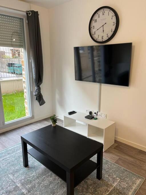 Appartement F2 De Haut Standing En Hypercentre Avec Jardin Prive A 270 M De La Gare De Mantes ! 외부 사진
