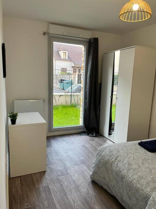 Appartement F2 De Haut Standing En Hypercentre Avec Jardin Prive A 270 M De La Gare De Mantes ! 외부 사진