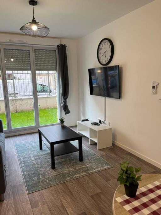 Appartement F2 De Haut Standing En Hypercentre Avec Jardin Prive A 270 M De La Gare De Mantes ! 외부 사진